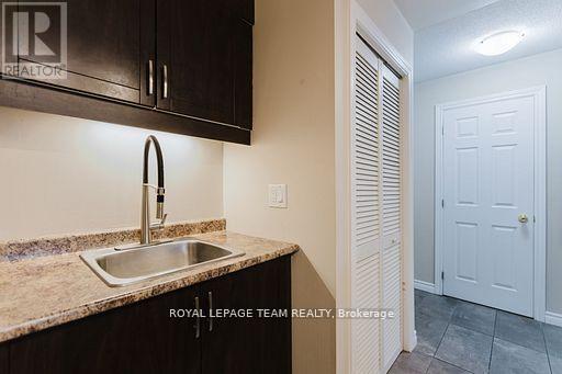 210 - 212 Viewmount Drive, Ottawa, Ontario  K2E 7X2 - Photo 16 - X12575744
