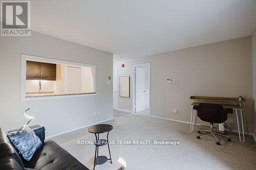 210 - 212 Viewmount Drive, Ottawa, Ontario  K2E 7X2 - Photo 8 - X12575744