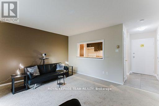 210 - 212 Viewmount Drive, Ottawa, Ontario  K2E 7X2 - Photo 9 - X12575744