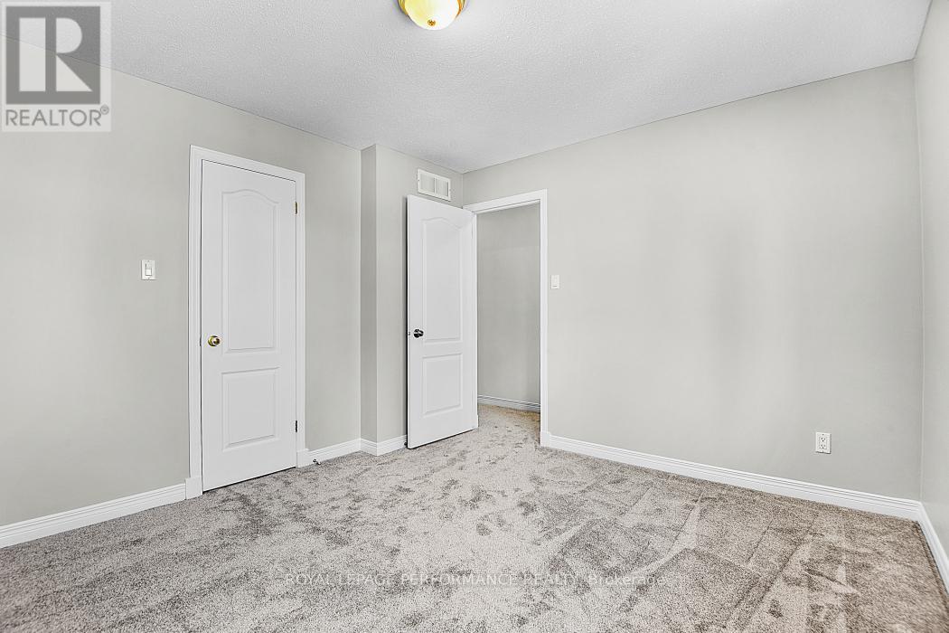 15 Fanterra Way, Ottawa, Ontario  K1T 3Z7 - Photo 17 - X12575846