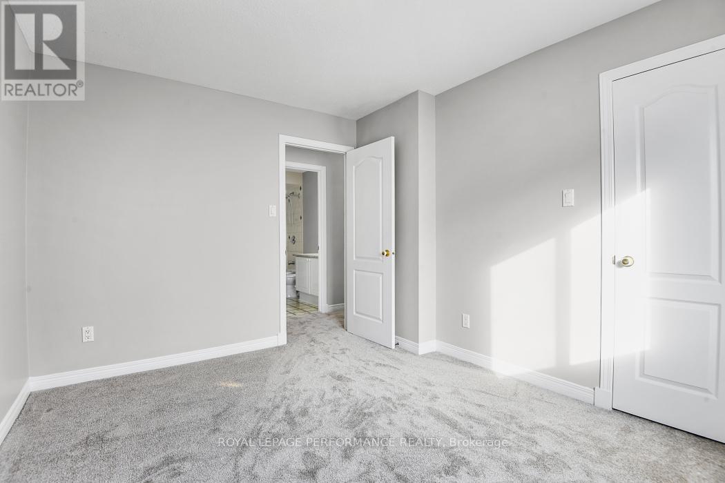 15 Fanterra Way, Ottawa, Ontario  K1T 3Z7 - Photo 19 - X12575846