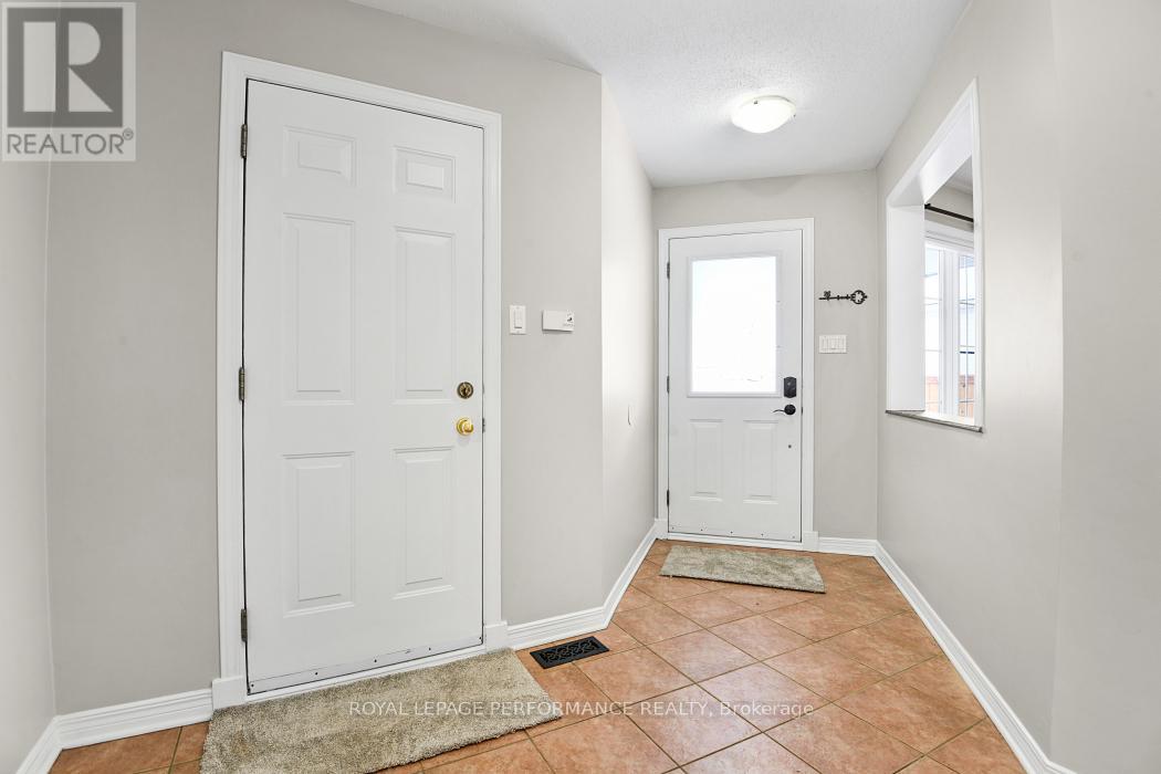 15 Fanterra Way, Ottawa, Ontario  K1T 3Z7 - Photo 2 - X12575846