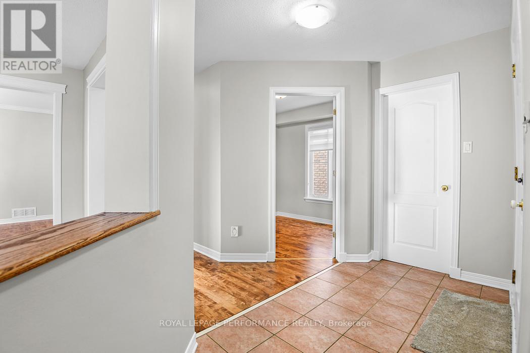 15 Fanterra Way, Ottawa, Ontario  K1T 3Z7 - Photo 3 - X12575846