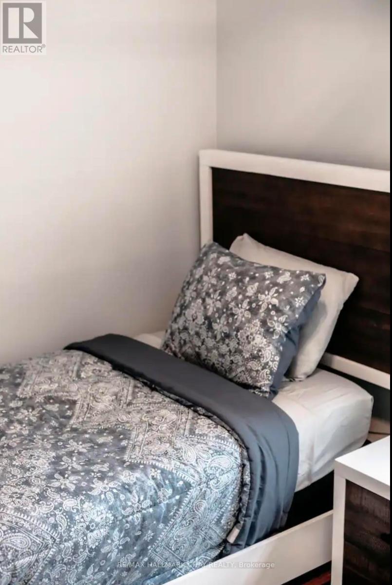 Upper - 118 Mulcaster Street, Barrie (Codrington), Ontario  L4M 3M6 - Photo 14 - S12575706