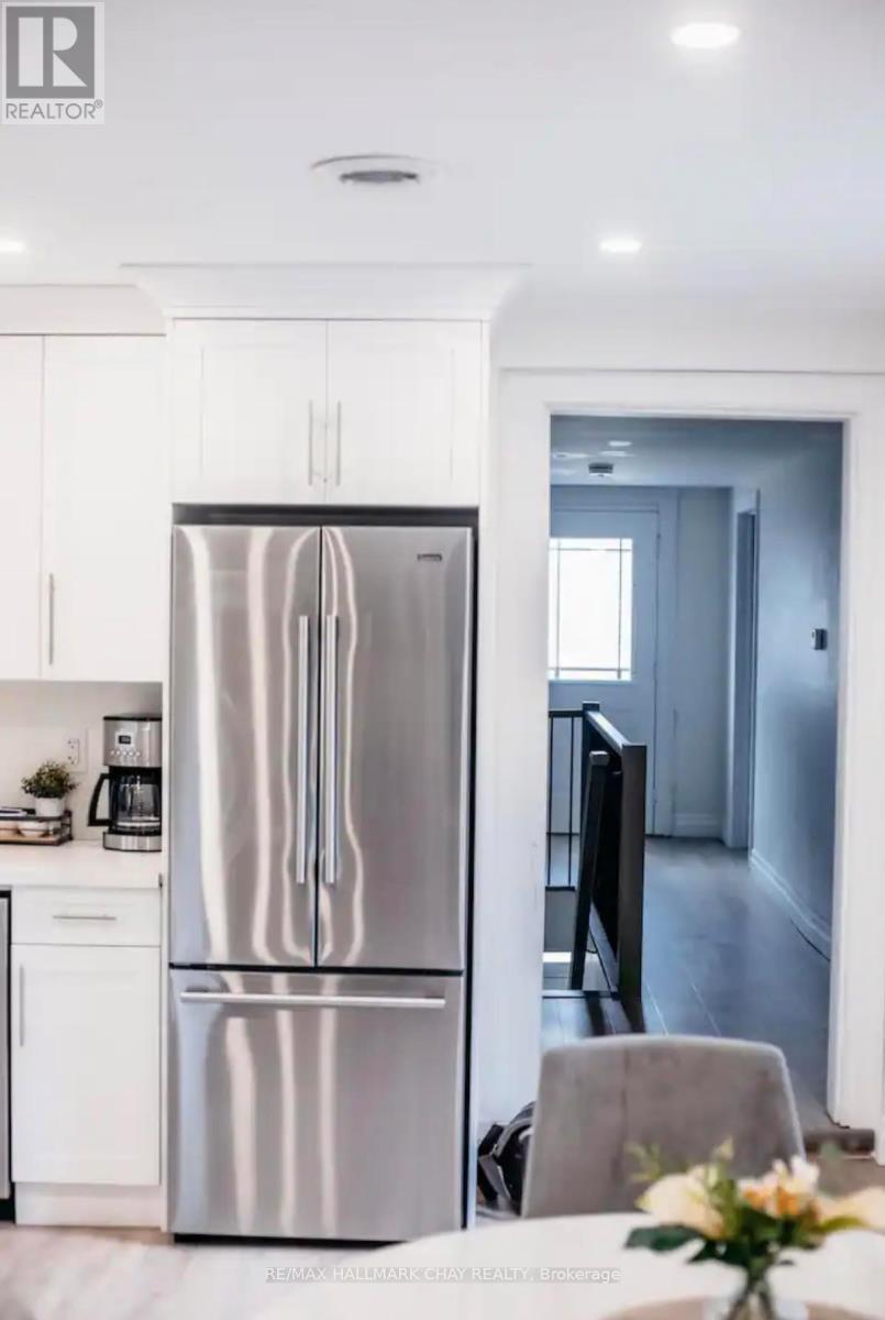 Upper - 118 Mulcaster Street, Barrie (Codrington), Ontario  L4M 3M6 - Photo 5 - S12575706