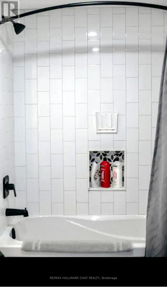 Upper - 118 Mulcaster Street, Barrie (Codrington), Ontario  L4M 3M6 - Photo 6 - S12575706