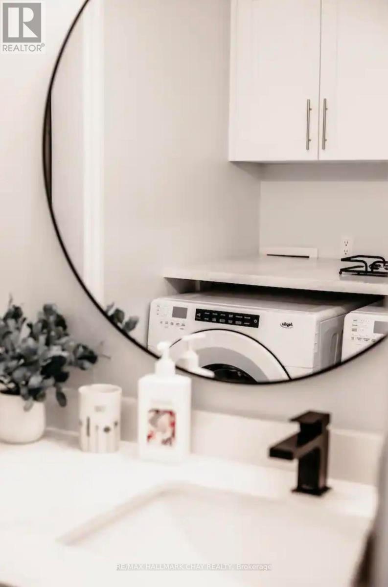 Upper - 118 Mulcaster Street, Barrie (Codrington), Ontario  L4M 3M6 - Photo 7 - S12575706