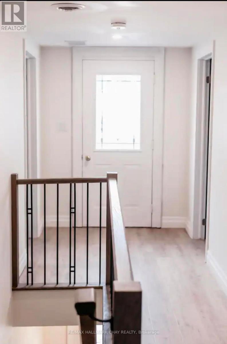 Upper - 118 Mulcaster Street, Barrie (Codrington), Ontario  L4M 3M6 - Photo 8 - S12575706