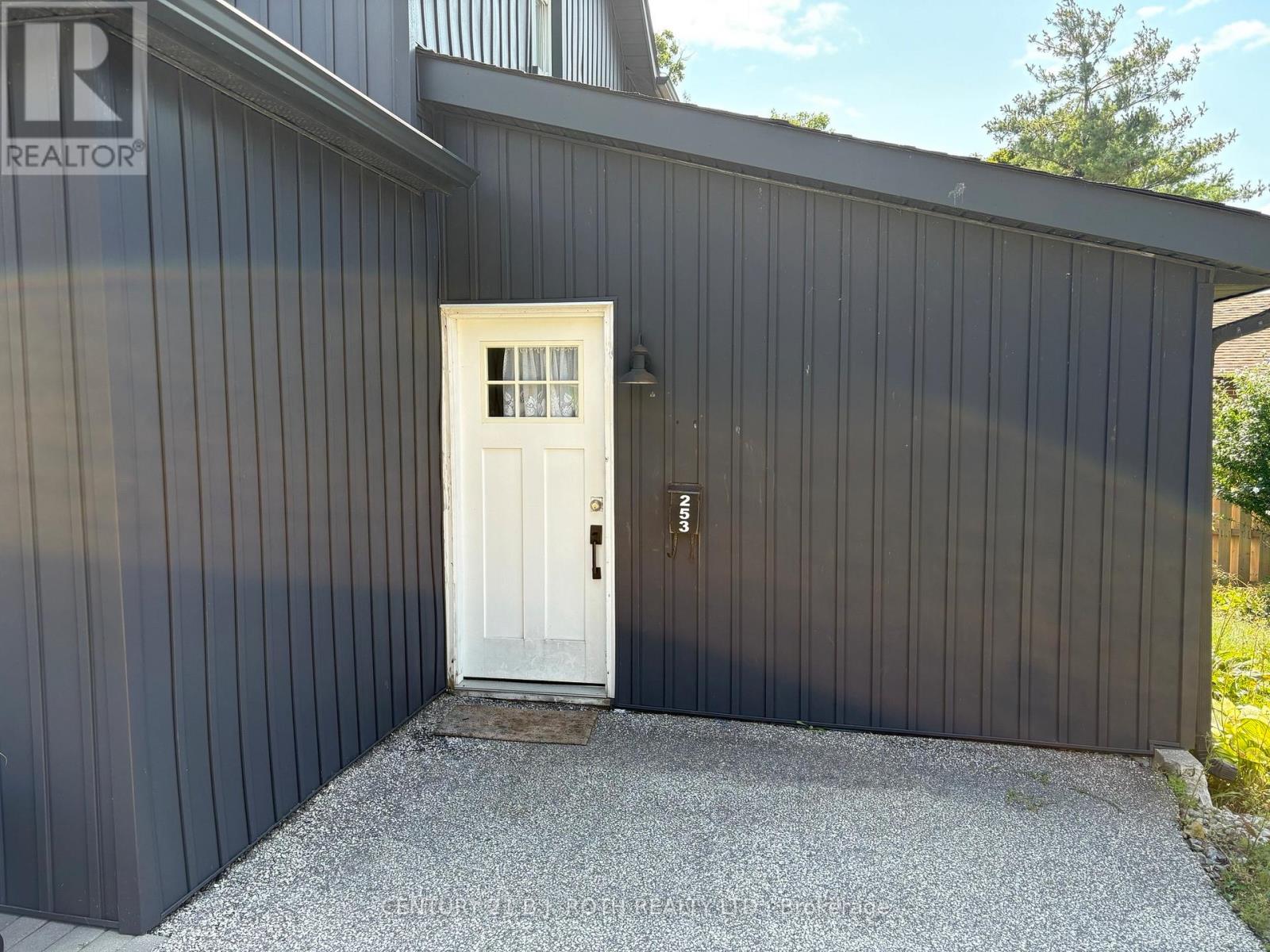 253 Dunlop Street E, Barrie (North Shore), Ontario  L4M 1B6 - Photo 5 - S12575712