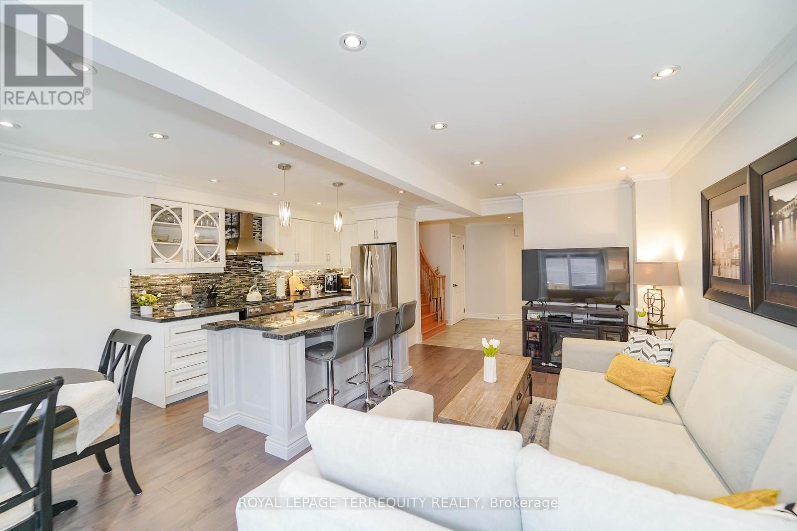 9 Stonebriar Drive, Vaughan, Ontario  L6A 2N5 - Photo 10 - N12573658