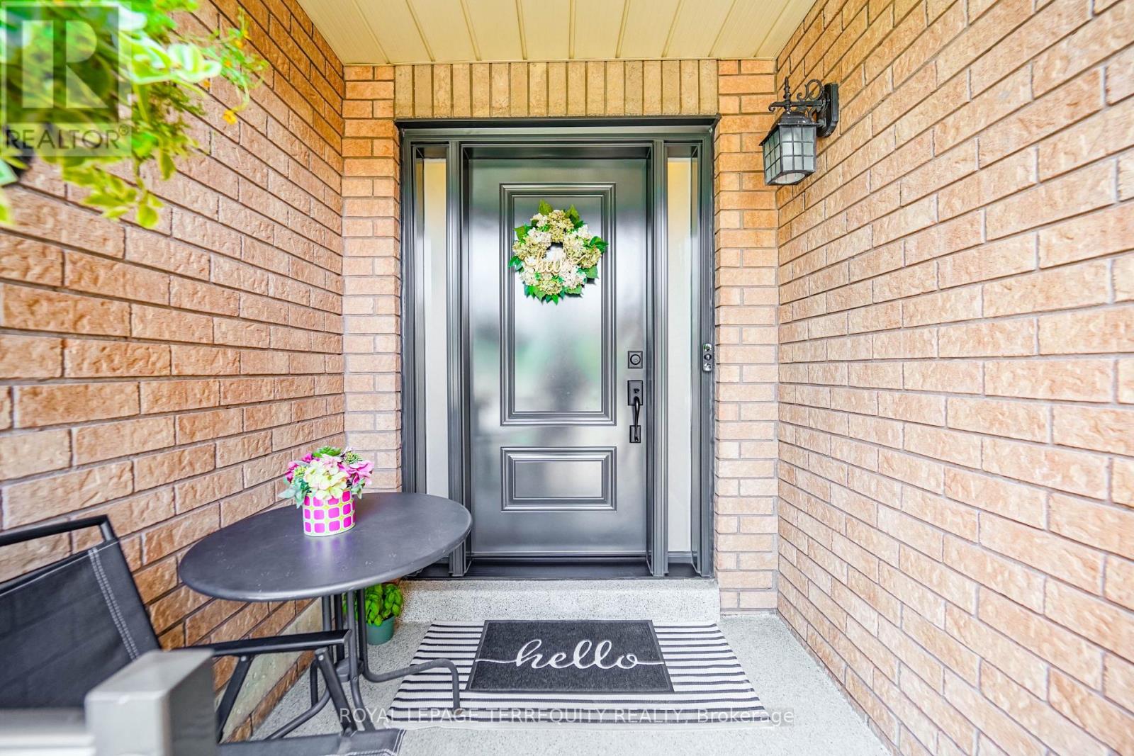 9 Stonebriar Drive, Vaughan, Ontario  L6A 2N5 - Photo 2 - N12573658