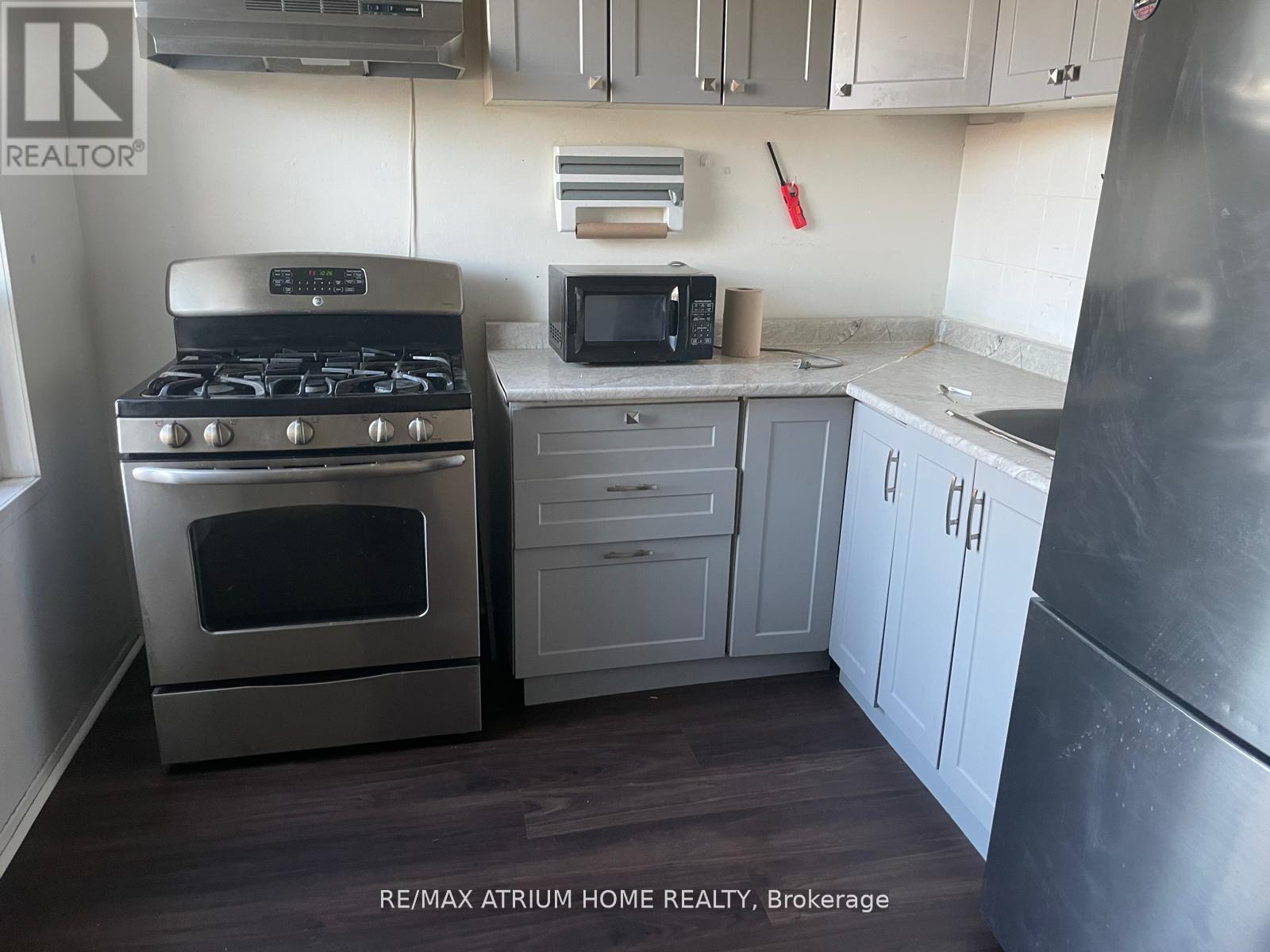 Second Floor - 19 Laughton Avenue, Toronto (Weston-Pellam Park), Ontario  M6N 2W8 - Photo 5 - W12575220