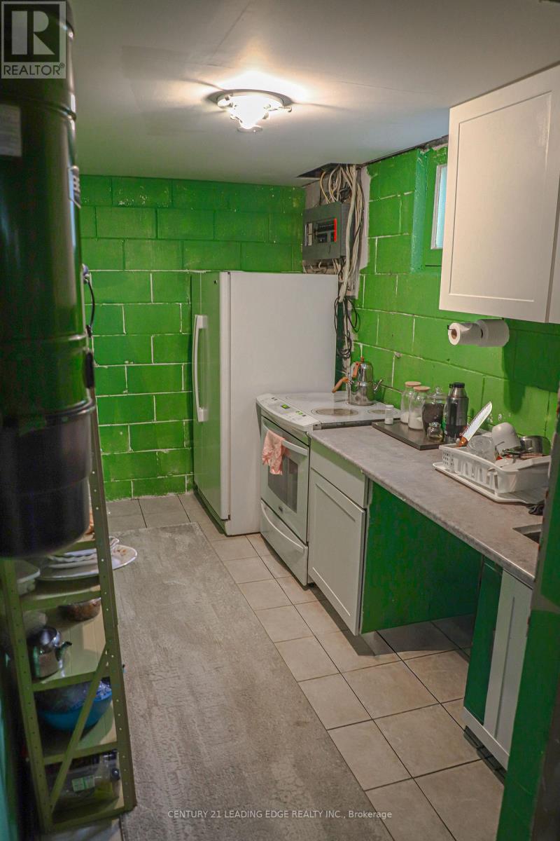 34 Paragon Road, Toronto, Ontario  M9R 1J8 - Photo 43 - W12575644