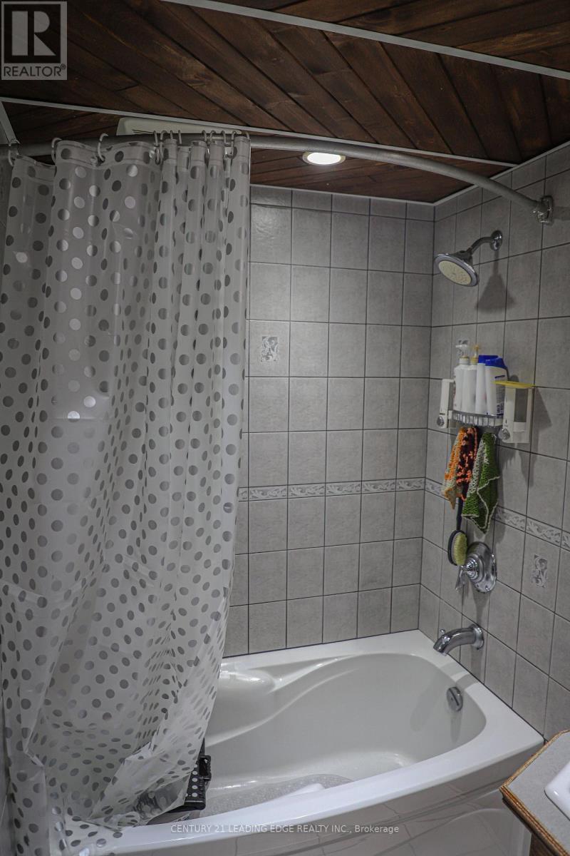 34 Paragon Road, Toronto, Ontario  M9R 1J8 - Photo 46 - W12575644