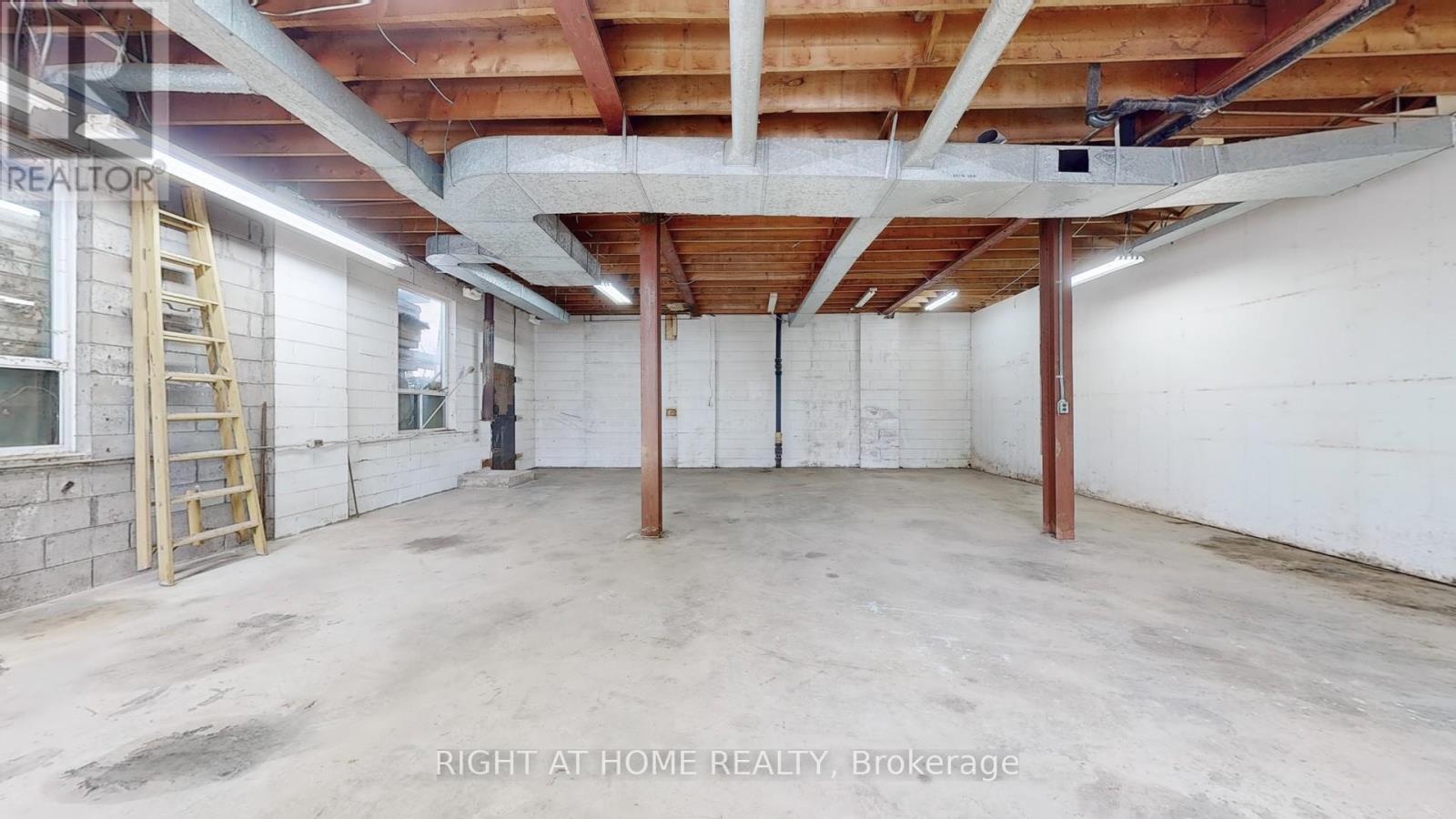 48 Hyde Avenue, Toronto, Ontario  M6M 1J4 - Photo 12 - W12575656