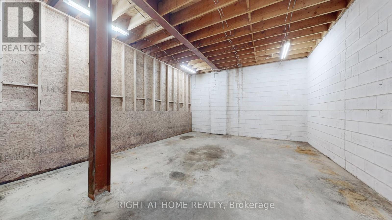 48 Hyde Avenue, Toronto, Ontario  M6M 1J4 - Photo 13 - W12575656