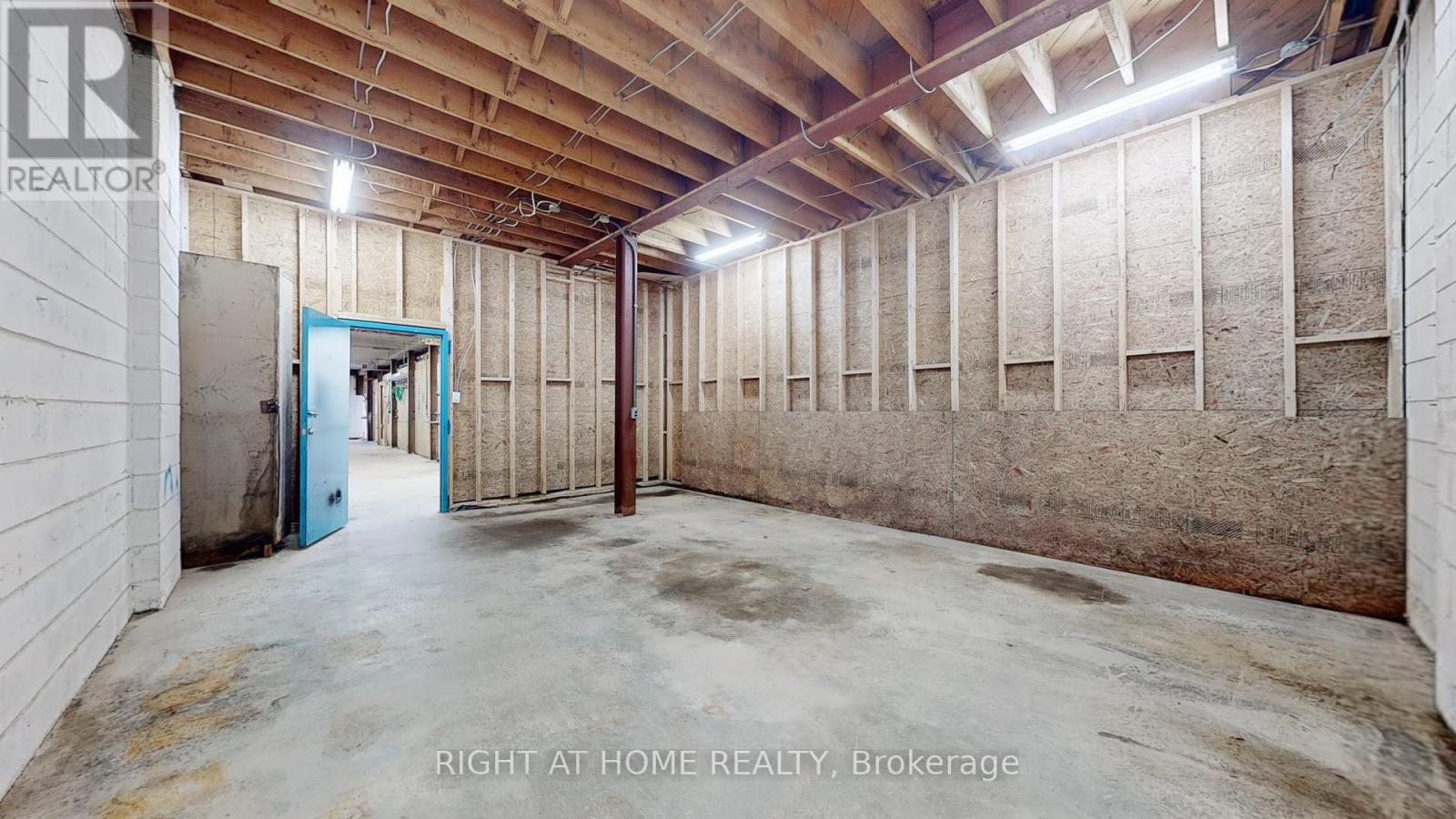 48 Hyde Avenue, Toronto, Ontario  M6M 1J4 - Photo 14 - W12575656