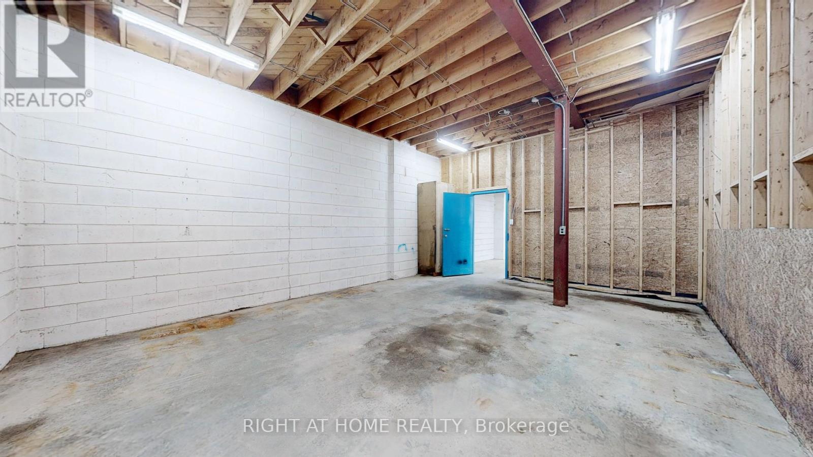 48 Hyde Avenue, Toronto, Ontario  M6M 1J4 - Photo 15 - W12575656