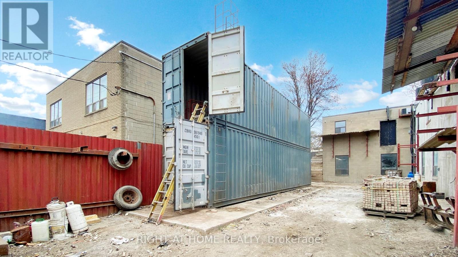 48 Hyde Avenue, Toronto, Ontario  M6M 1J4 - Photo 16 - W12575656