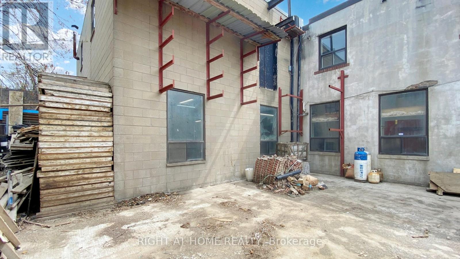 48 Hyde Avenue, Toronto, Ontario  M6M 1J4 - Photo 17 - W12575656