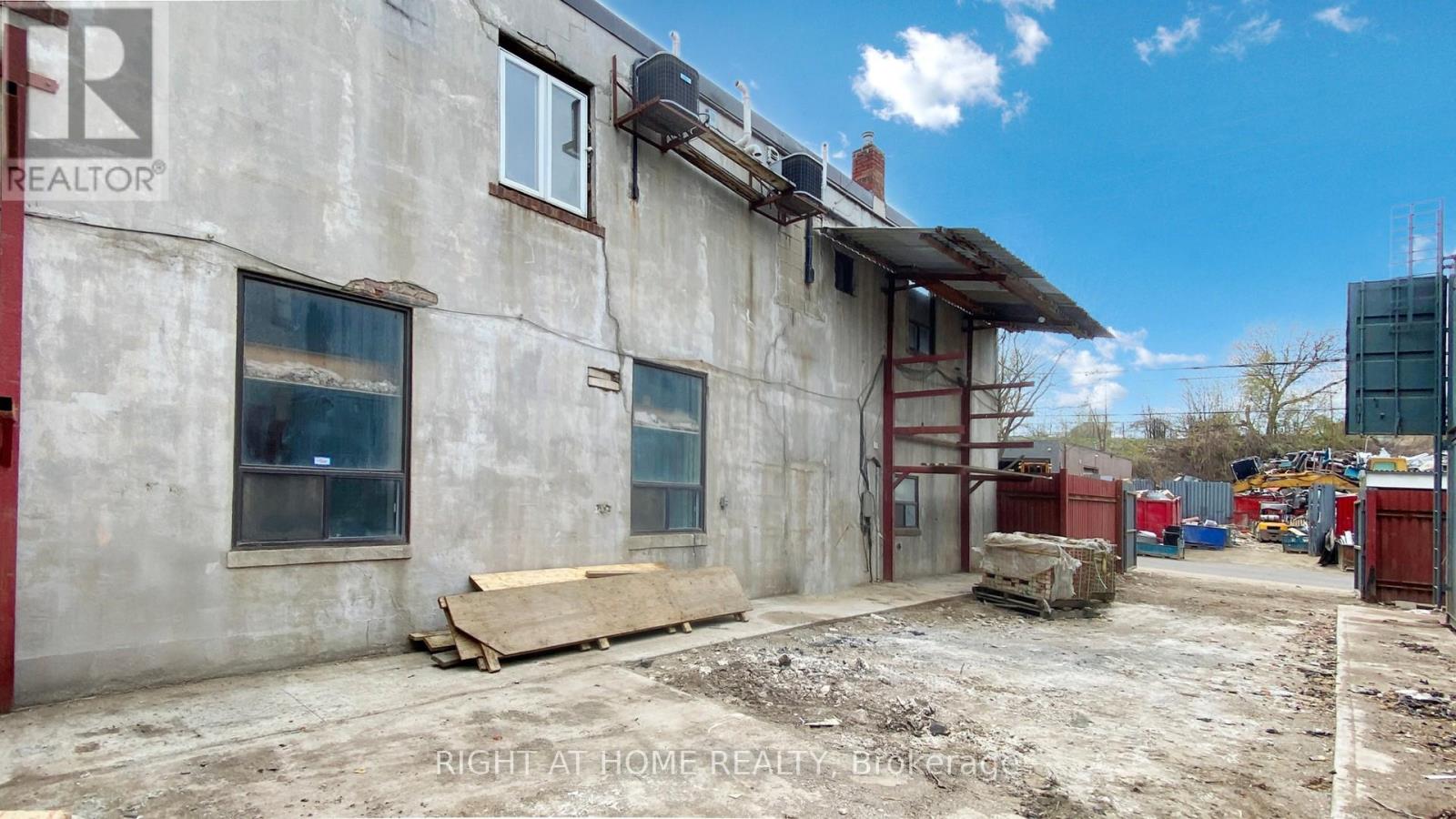 48 Hyde Avenue, Toronto, Ontario  M6M 1J4 - Photo 18 - W12575656