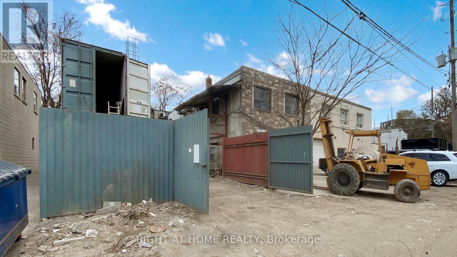 48 Hyde Avenue, Toronto, Ontario  M6M 1J4 - Photo 22 - W12575656