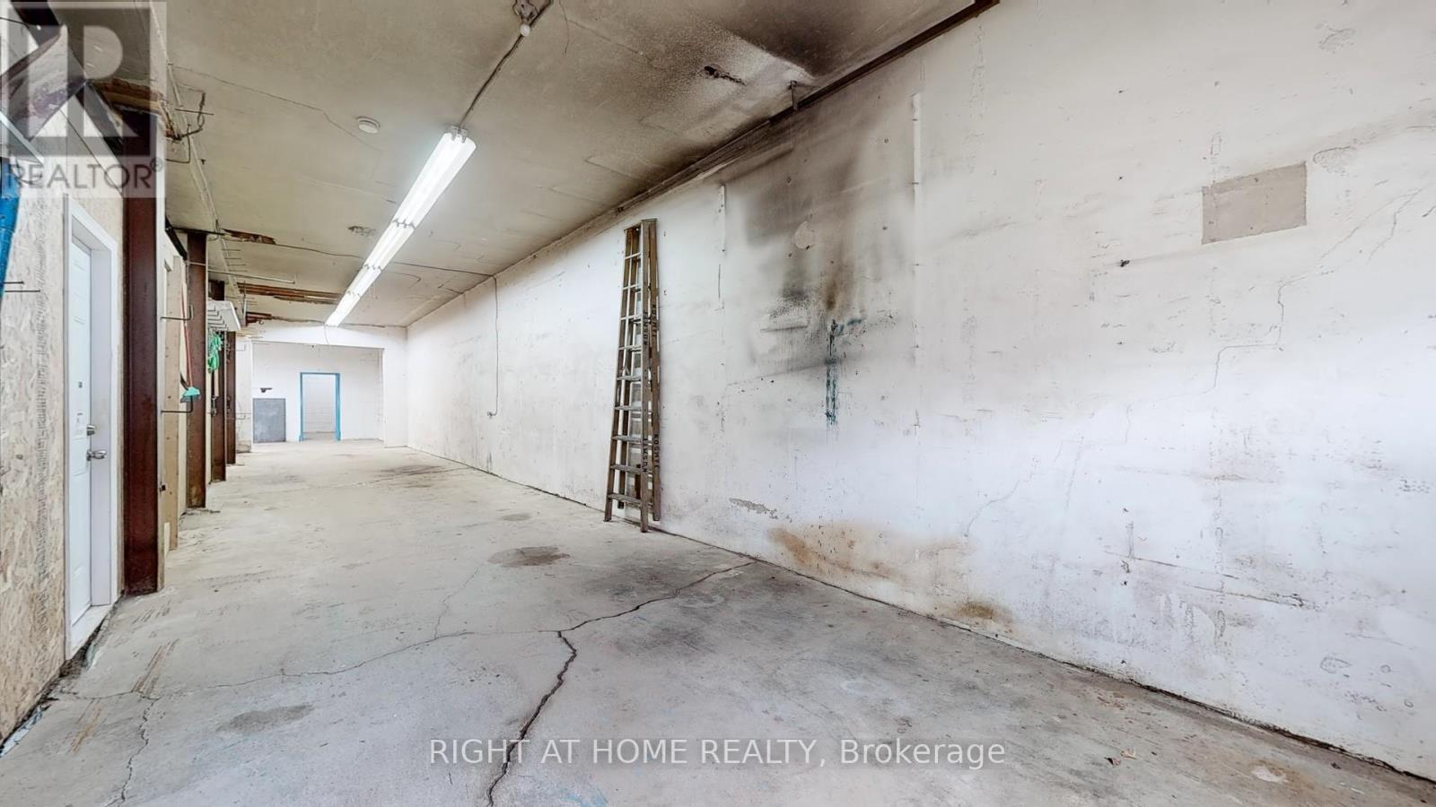 48 Hyde Avenue, Toronto, Ontario  M6M 1J4 - Photo 5 - W12575656