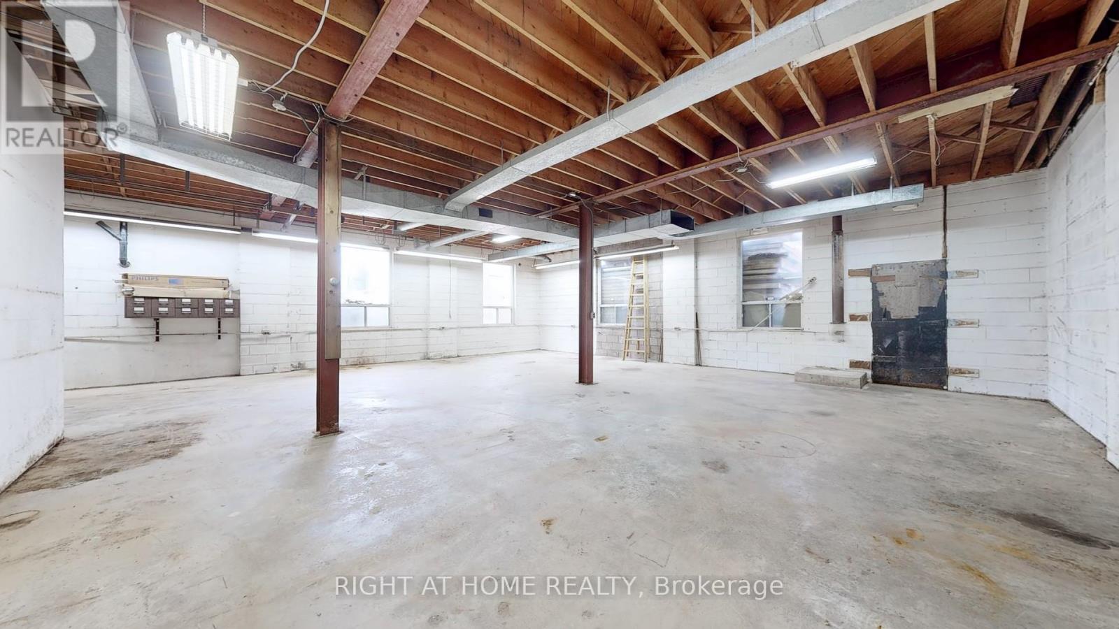 48 Hyde Avenue, Toronto, Ontario  M6M 1J4 - Photo 8 - W12575656