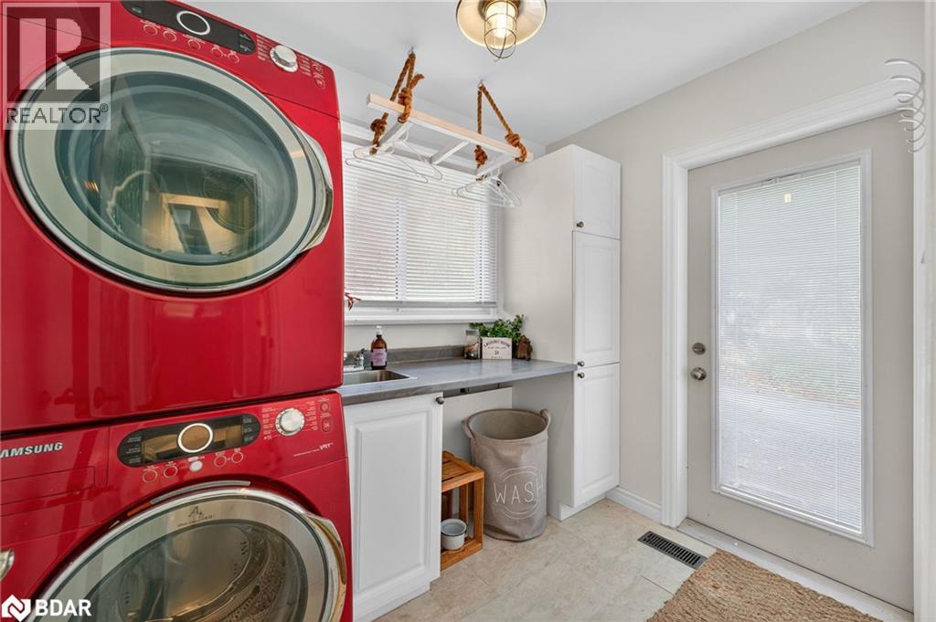 15 Rodney Street, Barrie, Ontario L4M 4B5 - Photo 11 - 40789972