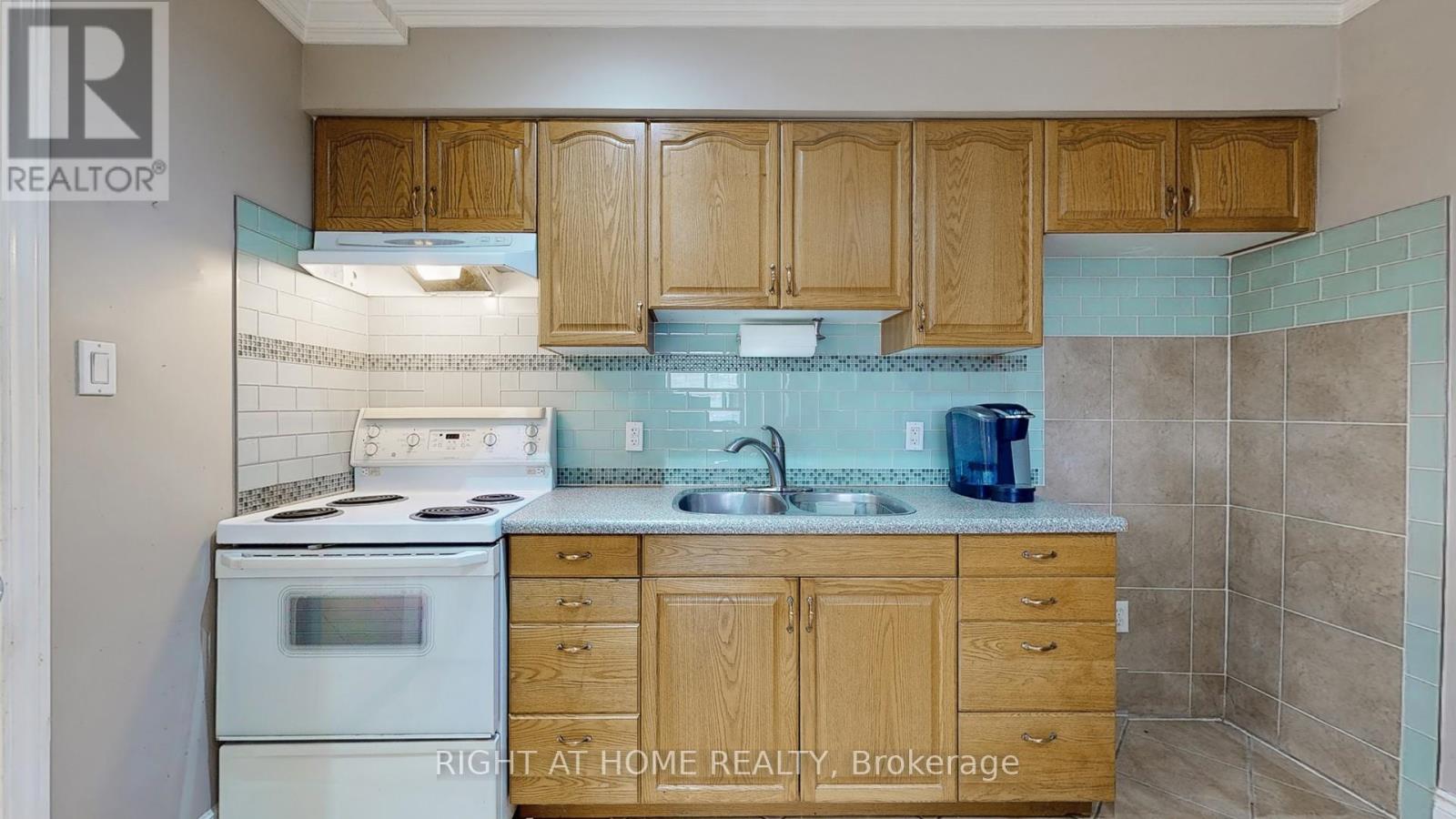 201 - 48 Hyde Avenue, Toronto, Ontario  M6M 1J4 - Photo 9 - W12575704