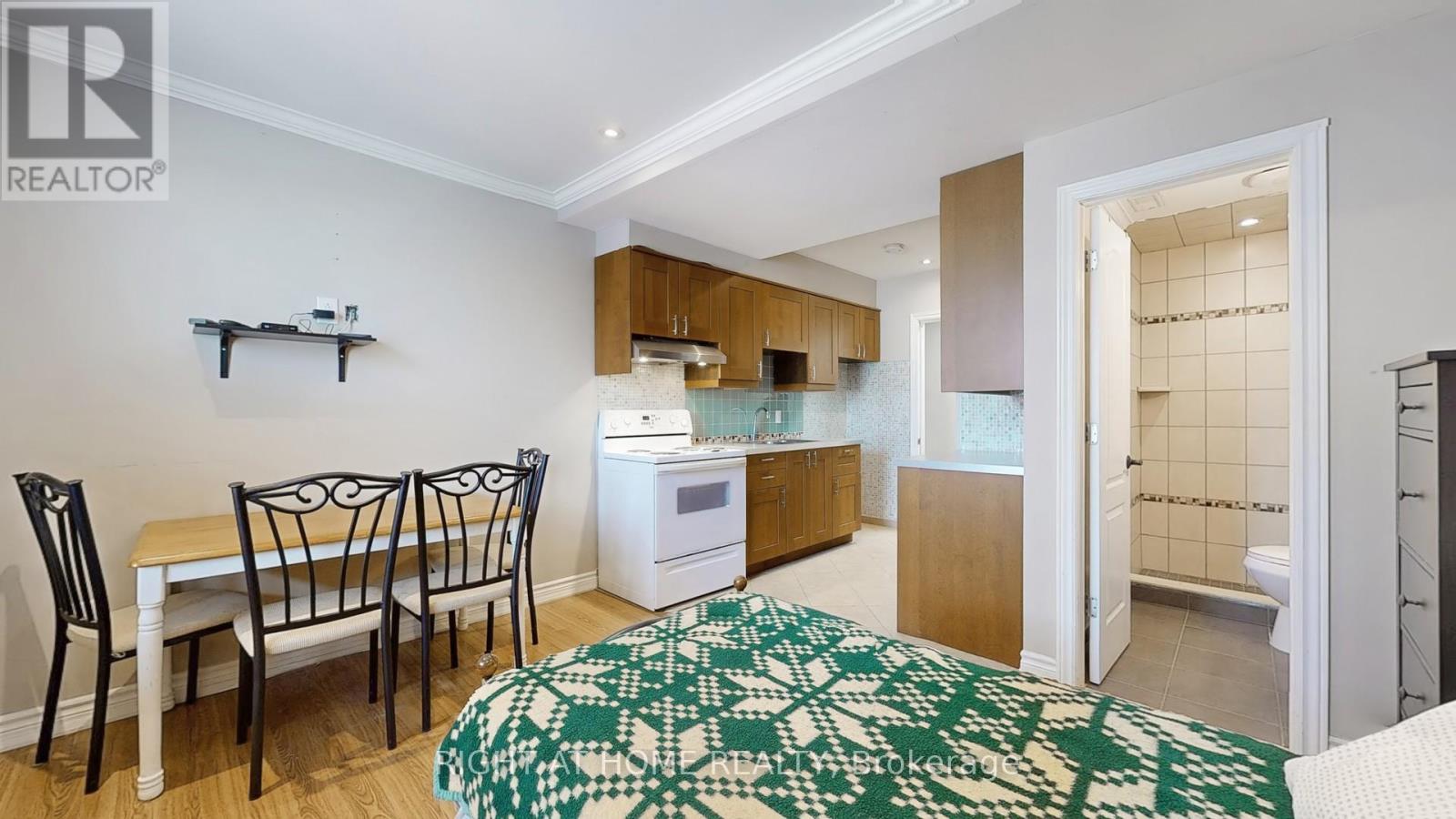 202 - 48 Hyde Avenue, Toronto, Ontario  M6M 1J4 - Photo 6 - W12575720