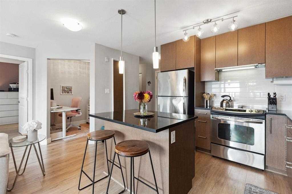 313 15745 CROYDON DRIVE, Surrey, British Columbia