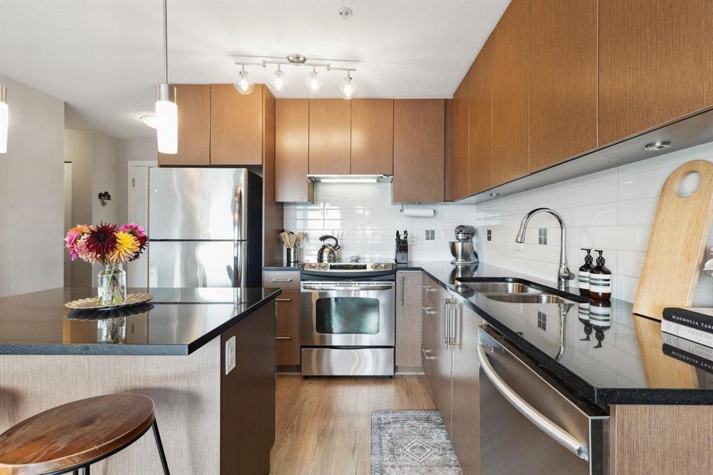 313 15745 Croydon Drive, Surrey, British Columbia  V3Z 2L5 - Photo 4 - R3069228