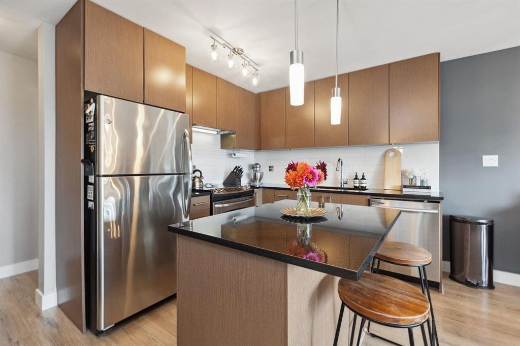 313 15745 Croydon Drive, Surrey, British Columbia  V3Z 2L5 - Photo 3 - R3069228