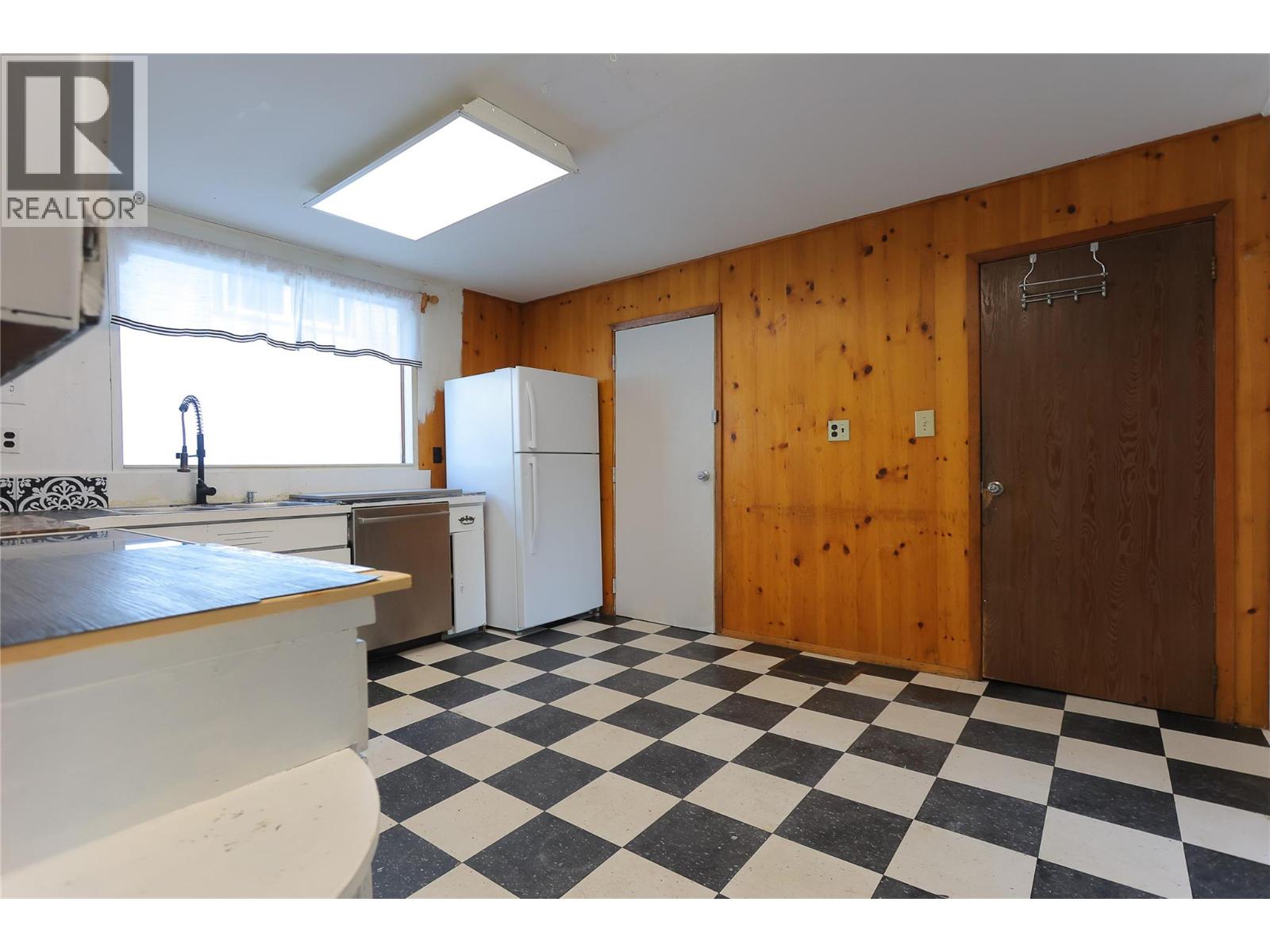 1760 Daniel Street, Trail, British Columbia  V1R 4G8 - Photo 16 - 10363046