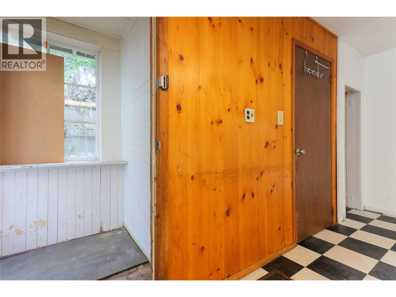 1760 Daniel Street, Trail, British Columbia  V1R 4G8 - Photo 18 - 10363046