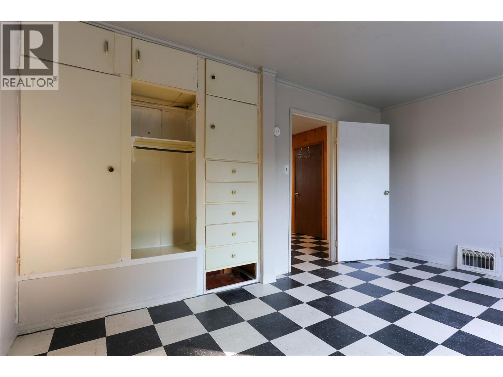 1760 Daniel Street, Trail, British Columbia  V1R 4G8 - Photo 27 - 10363046