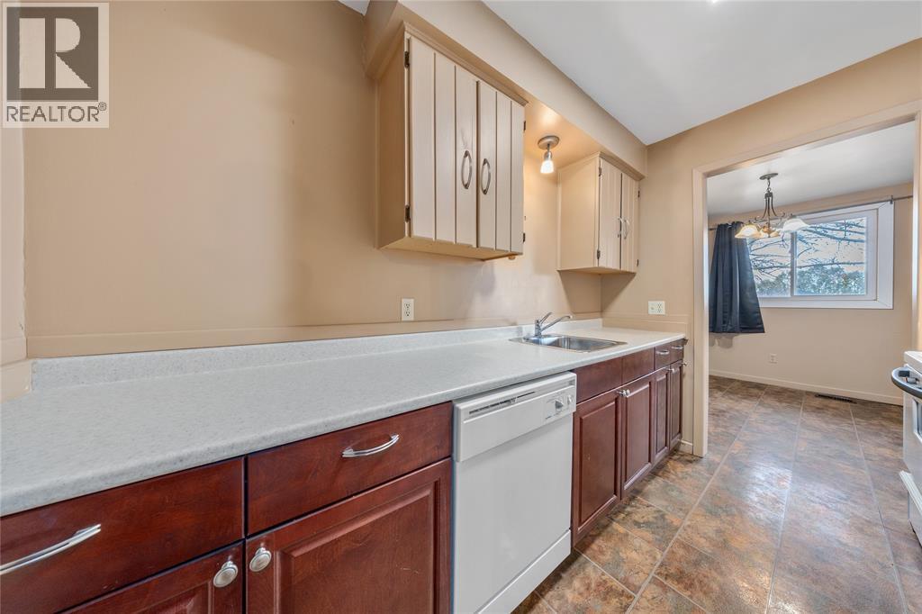 518 Oozloffsky Street, Petrolia, Ontario  N0N 1R0 - Photo 12 - 25030590