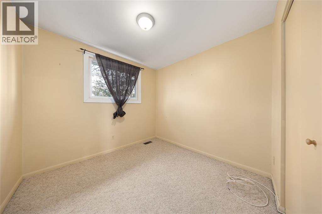 518 Oozloffsky Street, Petrolia, Ontario  N0N 1R0 - Photo 15 - 25030590