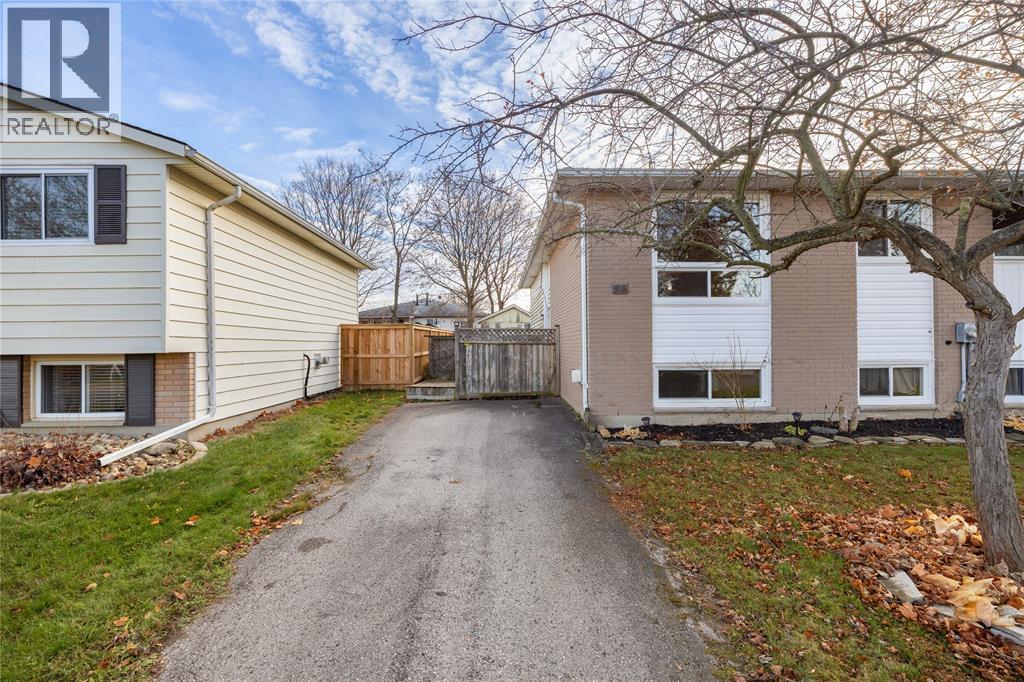 518 Oozloffsky Street, Petrolia, Ontario  N0N 1R0 - Photo 2 - 25030590