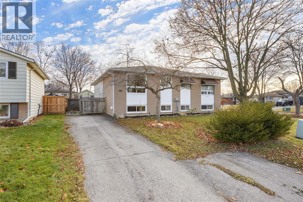 518 Oozloffsky Street, Petrolia, Ontario  N0N 1R0 - Photo 3 - 25030590