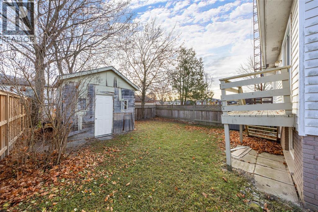 518 Oozloffsky Street, Petrolia, Ontario  N0N 1R0 - Photo 5 - 25030590