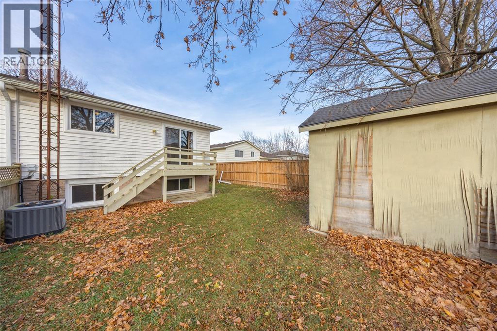 518 Oozloffsky Street, Petrolia, Ontario  N0N 1R0 - Photo 6 - 25030590