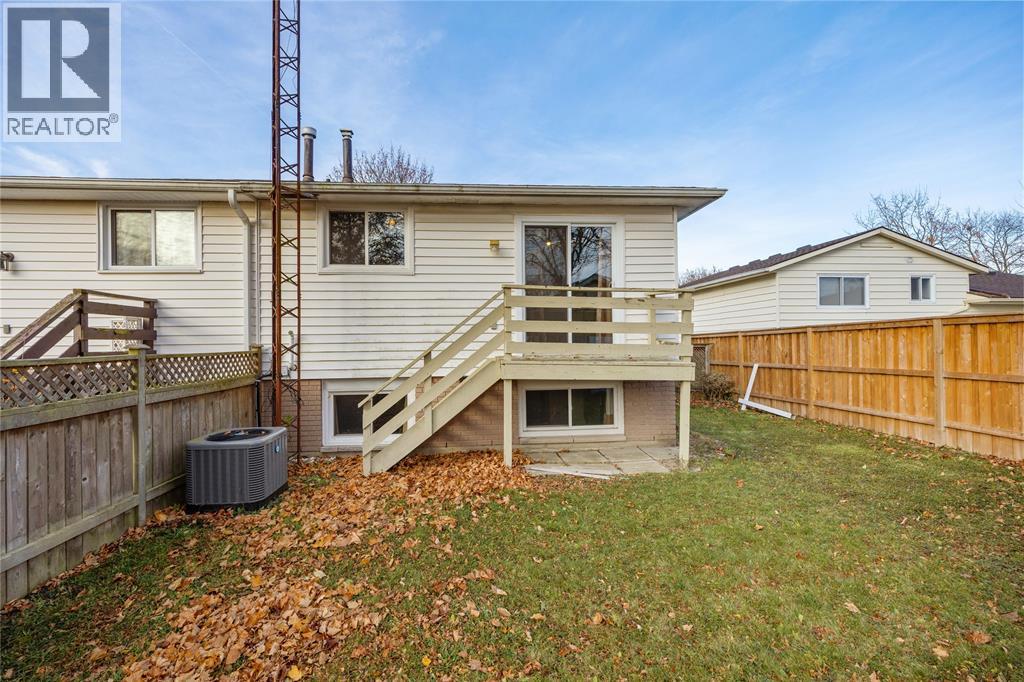 518 Oozloffsky Street, Petrolia, Ontario  N0N 1R0 - Photo 7 - 25030590