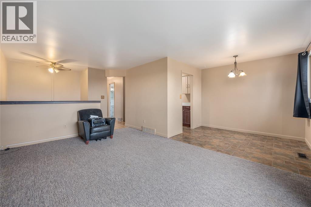 518 Oozloffsky Street, Petrolia, Ontario  N0N 1R0 - Photo 9 - 25030590