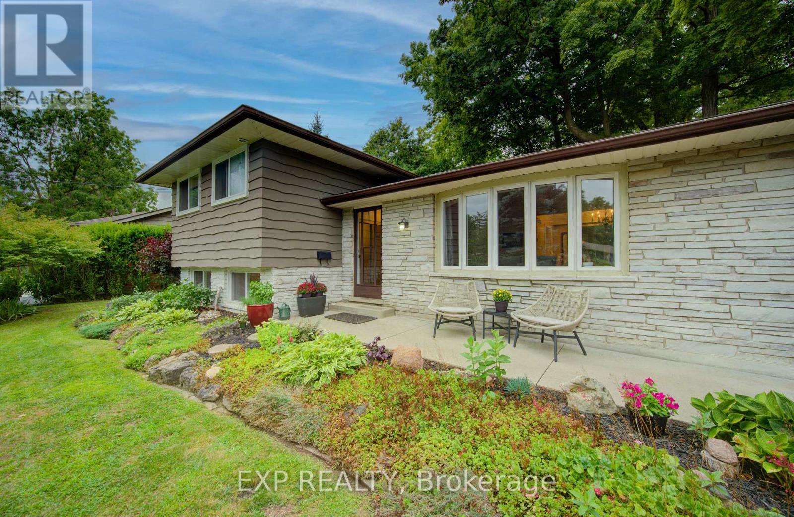 47 Hillcrest Lane, Kitchener, Ontario  N2K 1S9 - Photo 2 - X12575648