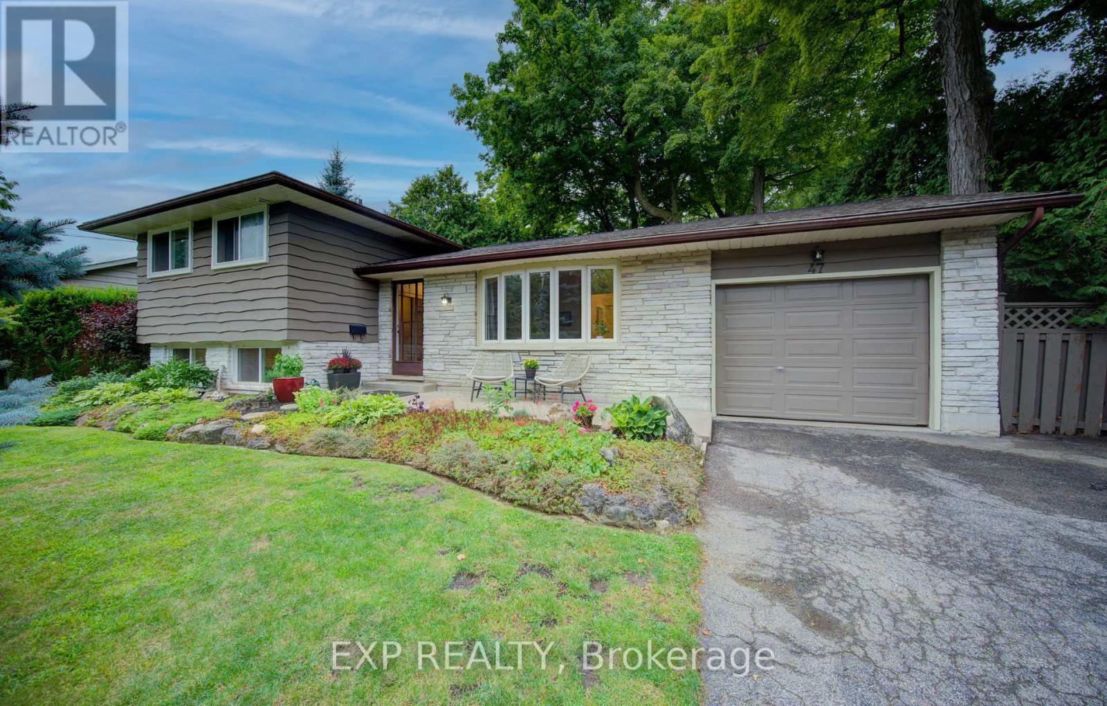 47 Hillcrest Lane, Kitchener, Ontario  N2K 1S9 - Photo 4 - X12575648