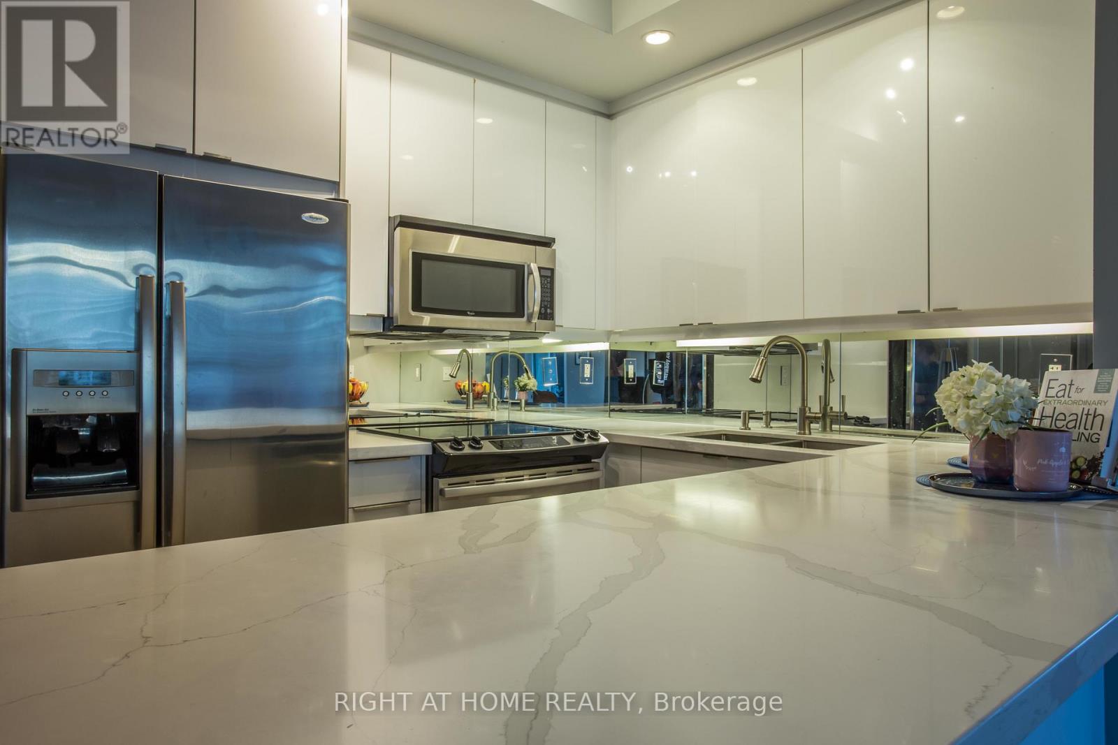 1508 - 21 Grand Magazine Street, Toronto, Ontario  M5V 1B5 - Photo 2 - C12575742