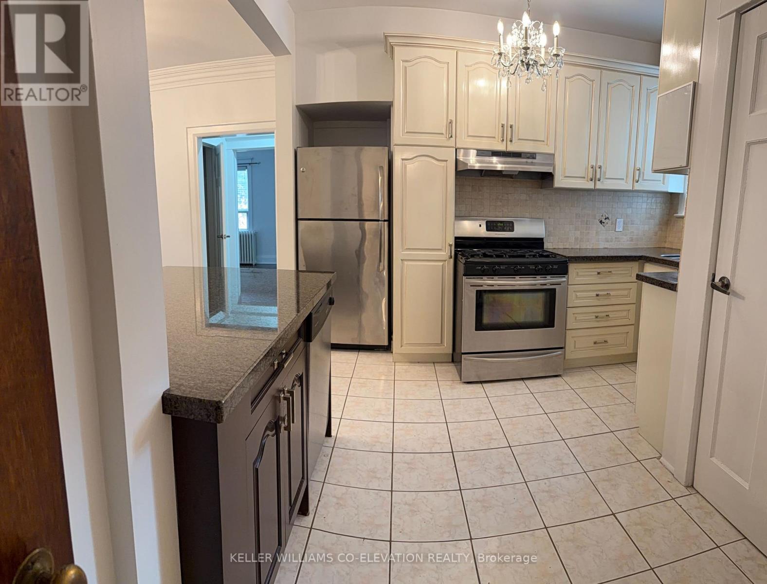 Main Fl - 41 Northcliffe Boulevard, Toronto, Ontario  M6H 3G9 - Photo 10 - C12575904