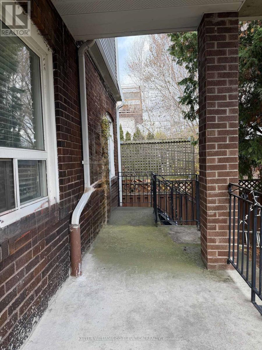 Main Fl - 41 Northcliffe Boulevard, Toronto, Ontario  M6H 3G9 - Photo 22 - C12575904